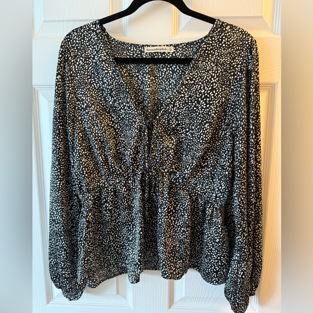 Abercrombie & Fitch Black and White Speckled Tie Front Blouse